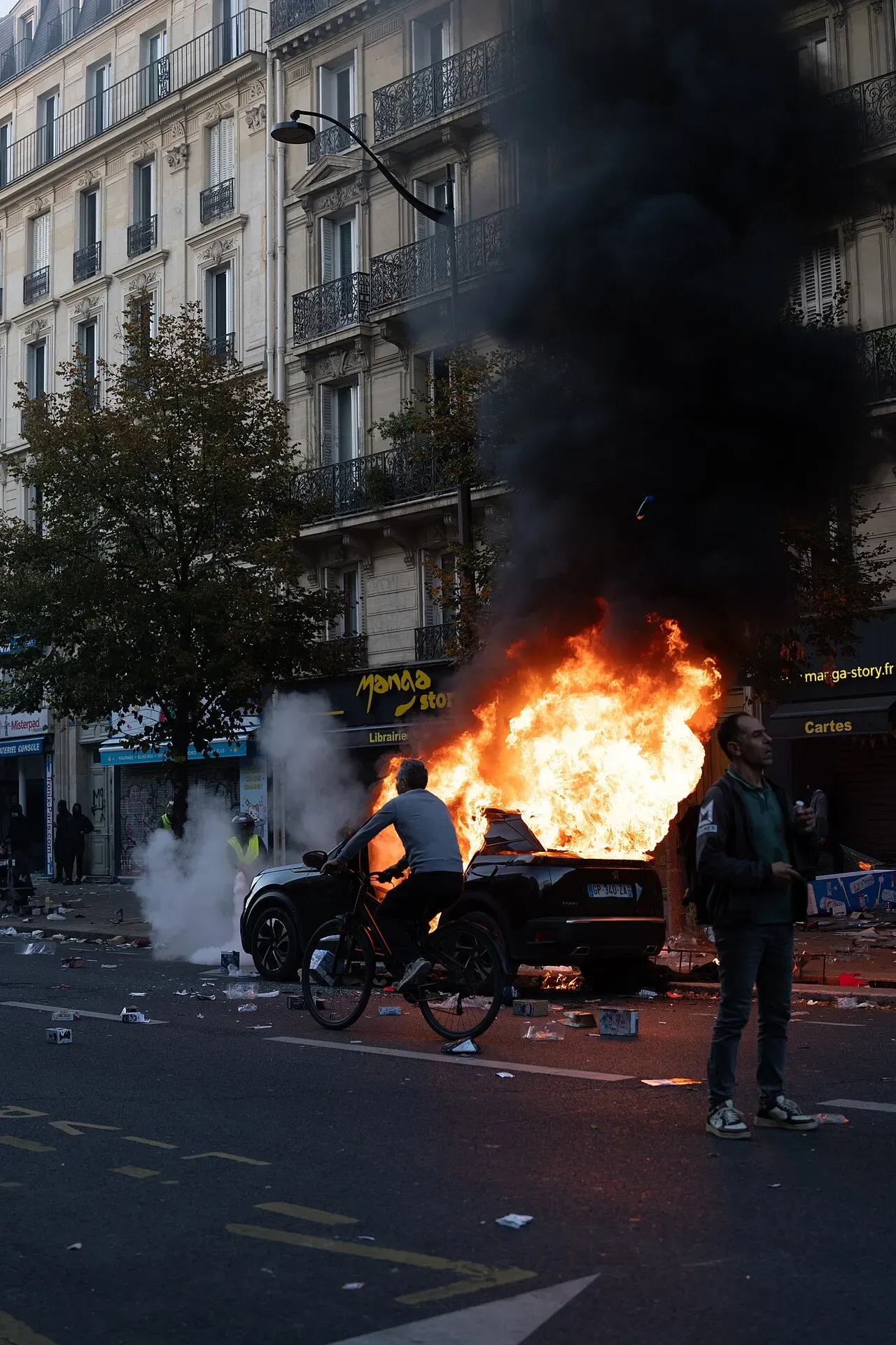 /_astro/riot-car.H2sxXOCS.webp